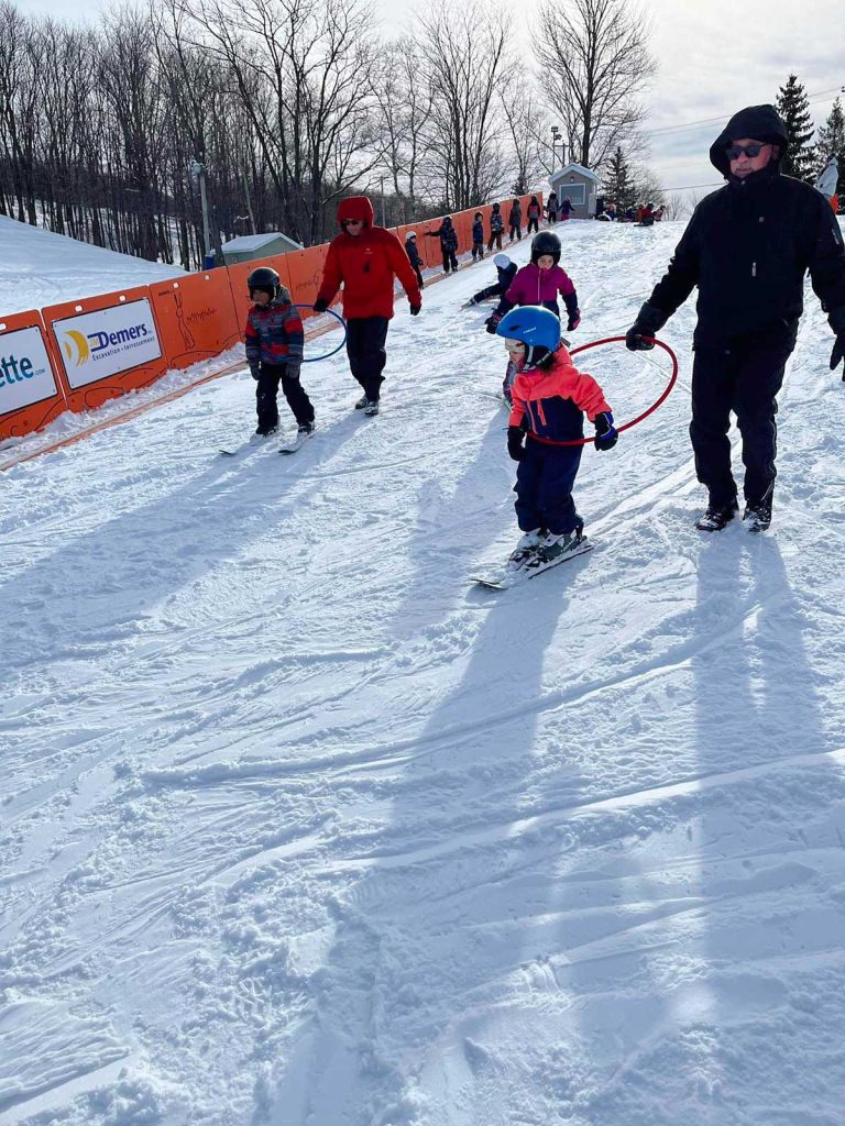 Journée de ski à Lévis pour les enfants de la maternelle de l'école primaire La Francolière