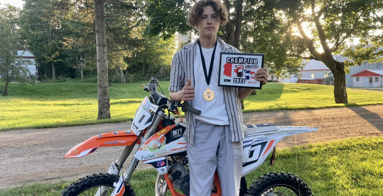 Zak Corriveau est le nouveau champion dans sa catégorie 85cc 12-16 ans
